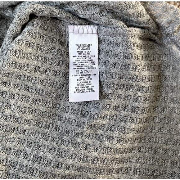 Walking On Sunshine Juniors Medium Heather Gray Waffle Knit Button Tie Front Top - Picture 4 of 7